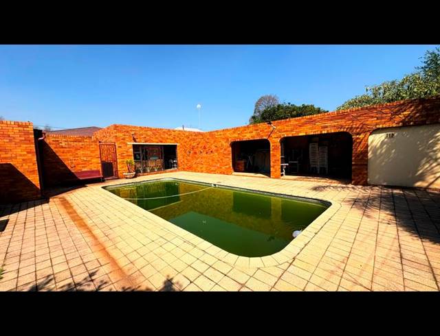 3 BEDROOM HOUSE FOR SALE IN THE HILL